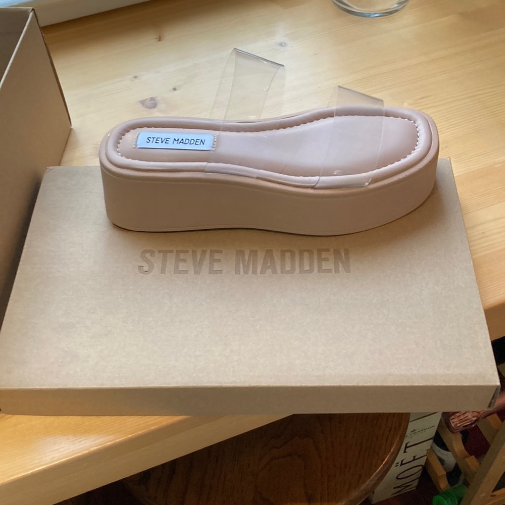 Steve Madden Dorian Clear size 6 (brand new, never worn)